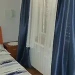Sandra *